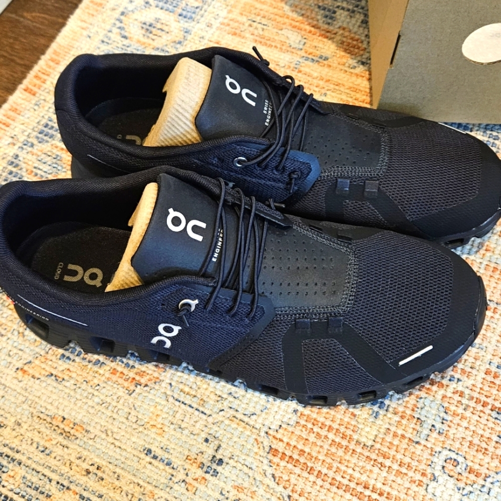 NWT Men's On Cloud 5 in all black, size 12